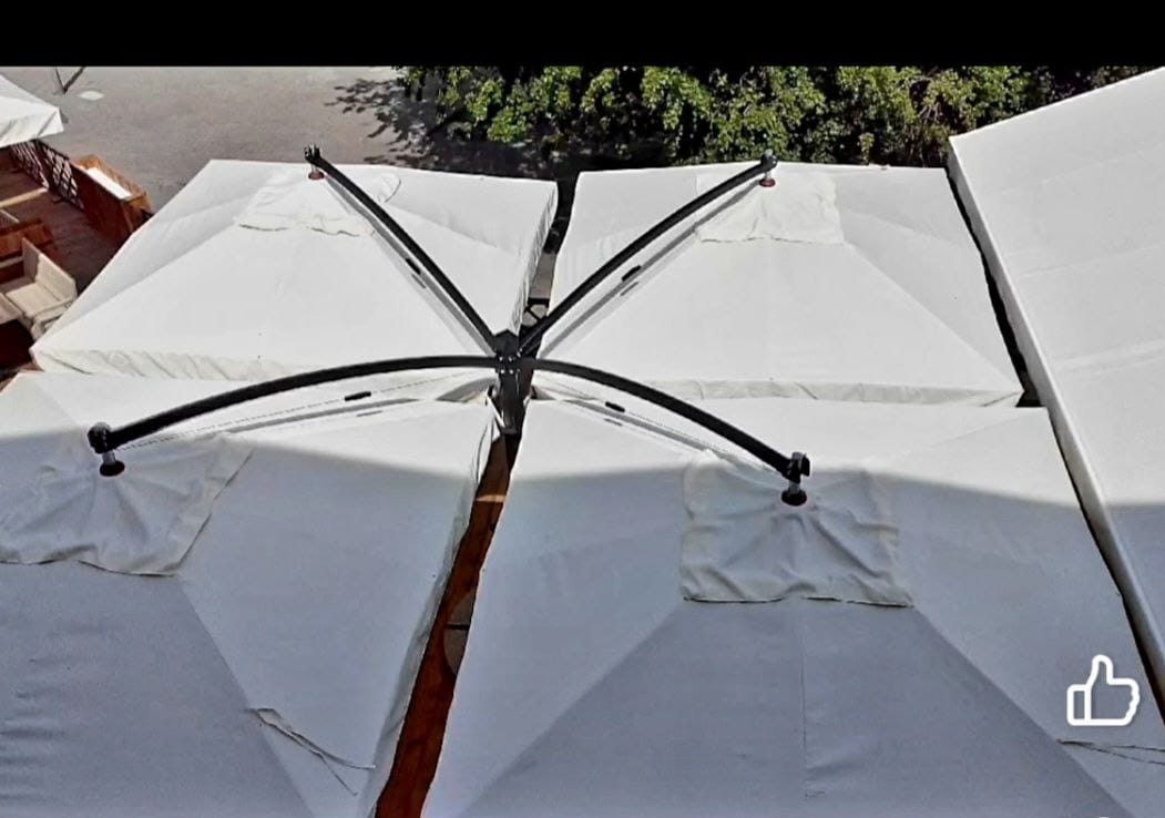 Parasol zewnętrzny wspornikowy Quadro, z czterema kopułami 6×6 m, 7×7 m - obrazek 2