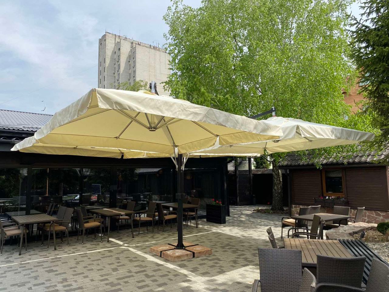 Parasol zewnętrzny wspornikowy Quadro, z czterema kopułami 6×6 m, 7×7 m - obrazek 5